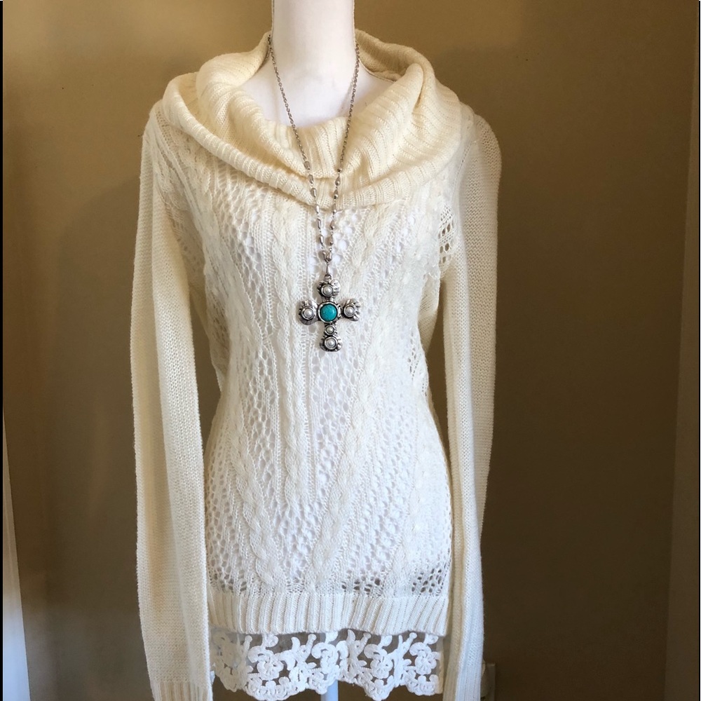 Very pretty cream sweater !
